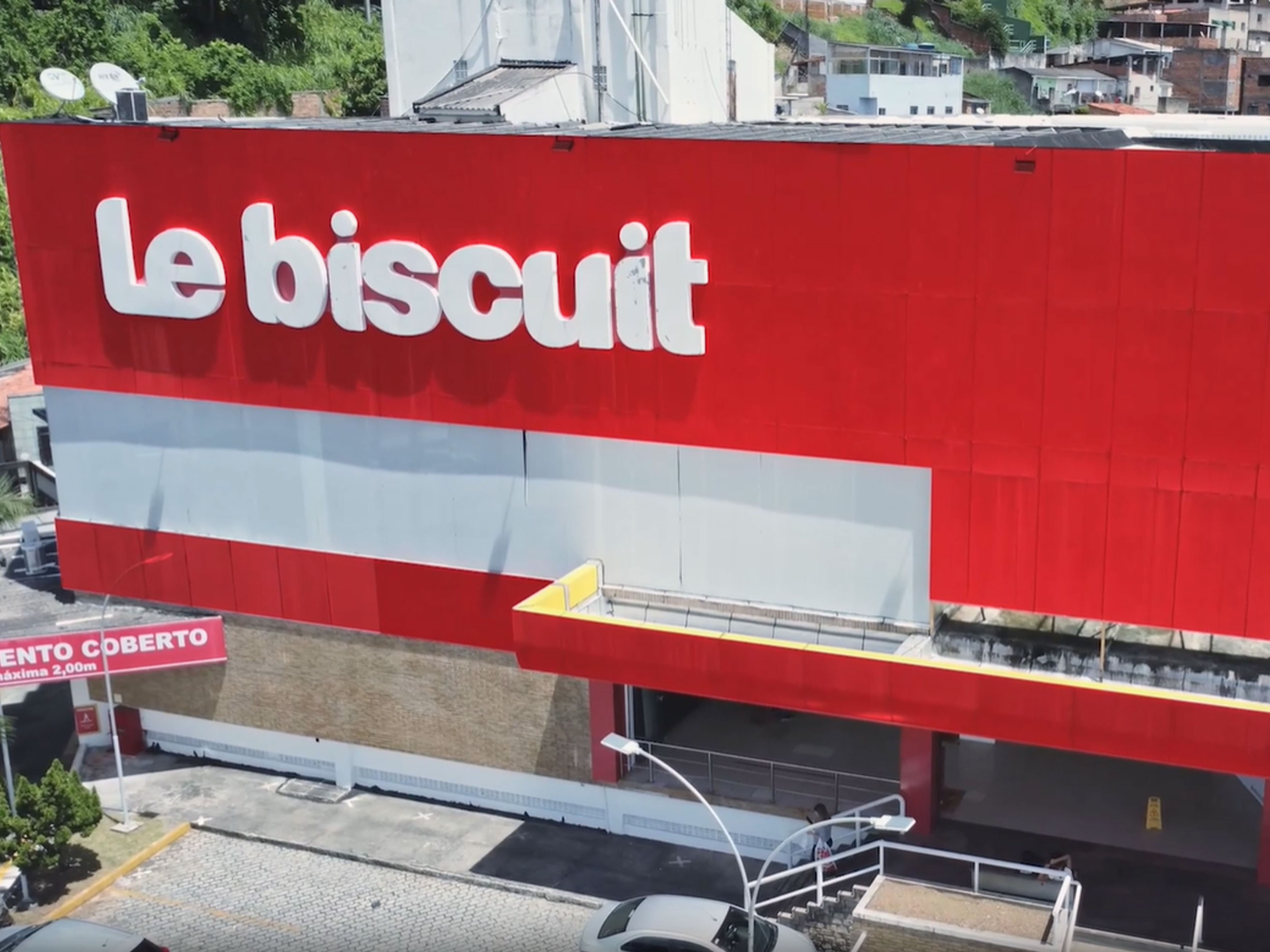 Le Biscuit warehouse video snap