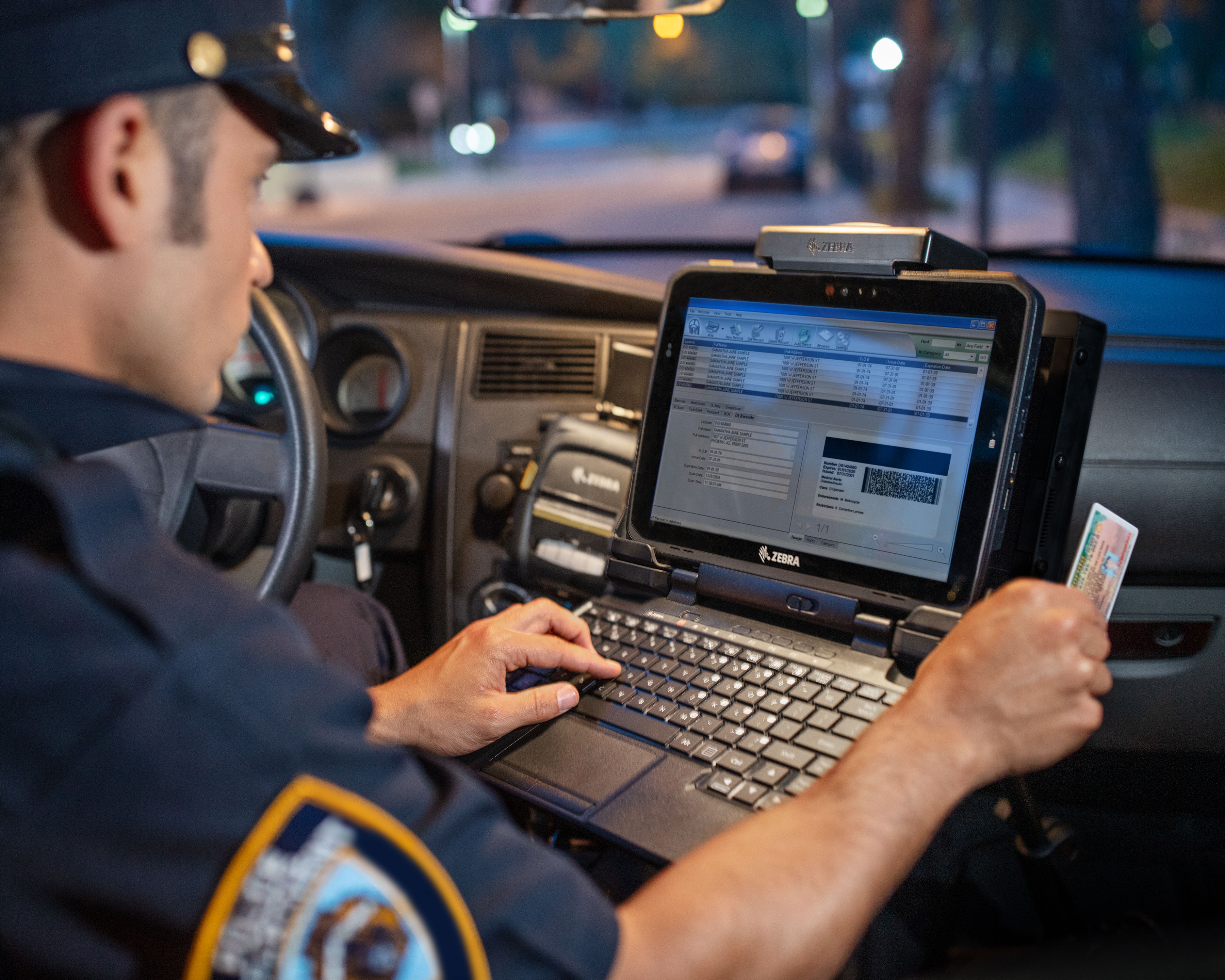 Police officer uses Zebra ET8x Windows tablet to run a driver's license
